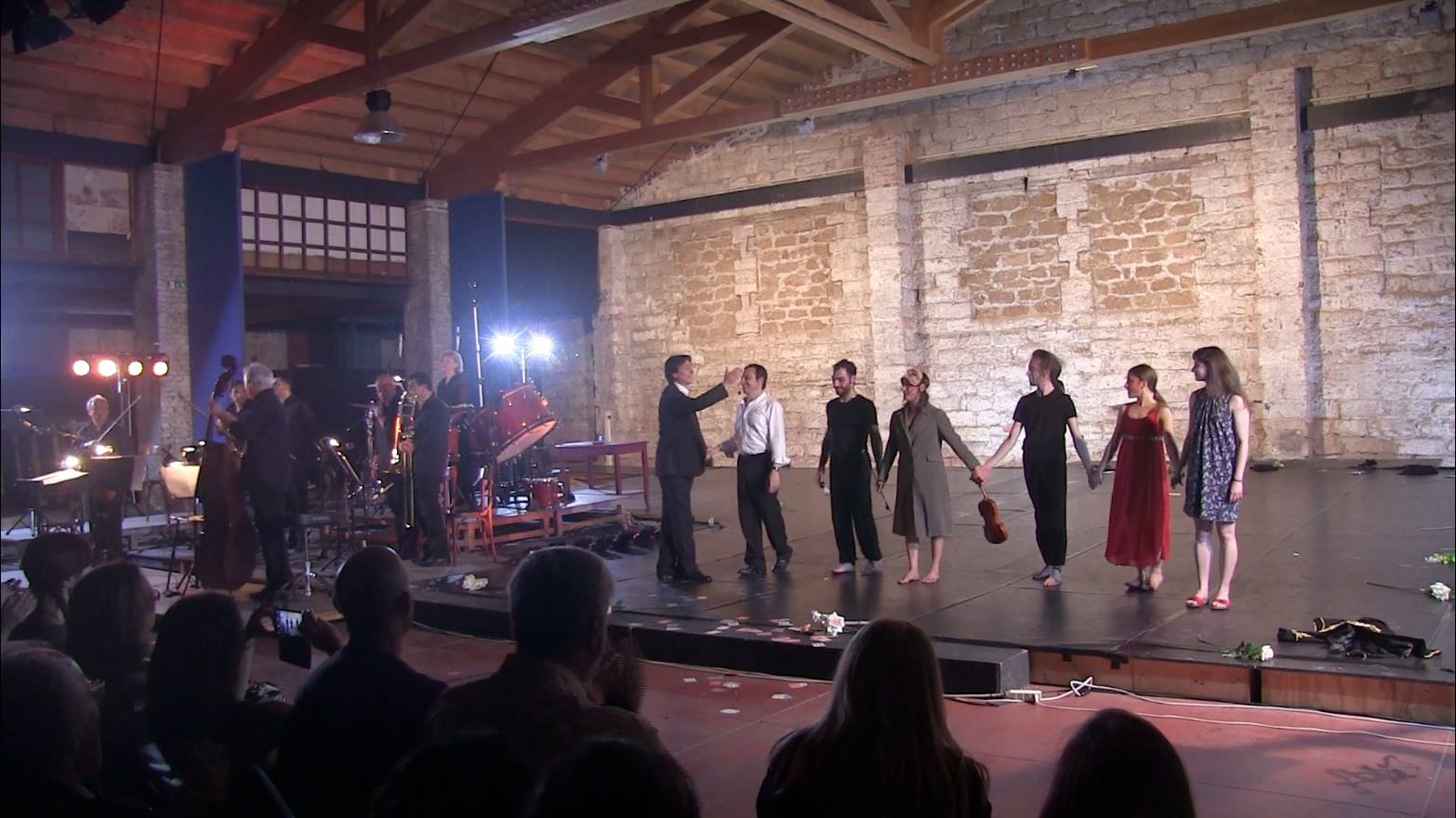 Gigi Borruso, attore voce narrante e l'Ensemble Accademia XXI durante la rappresentazione de l'"Histoire du soldat" di Igor Stravinsky da me diretta