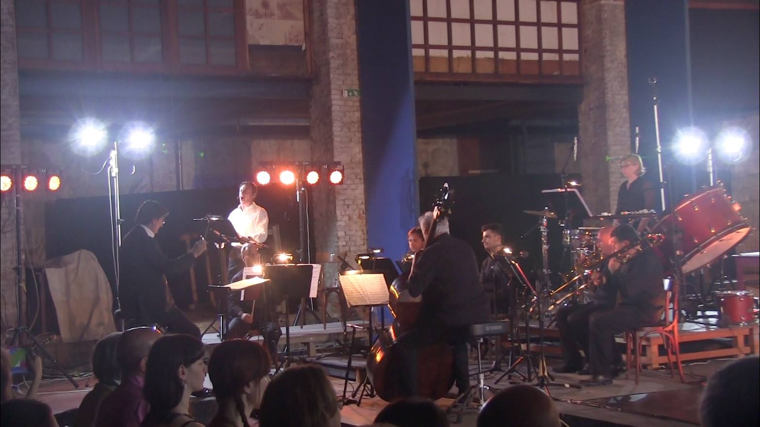 Gigi Borruso, attore voce narrante e l'Ensemble Accademia XXI durante la rappresentazione de l'"Histoire du soldat" di Igor Stravinsky da me diretta