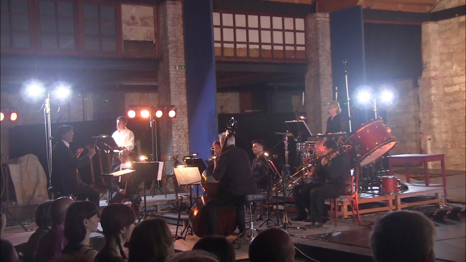 Gigi Borruso, attore voce narrante e l'Ensemble Accademia XXI durante la rappresentazione de l'"Histoire du soldat" di Igor Stravinsky da me diretta