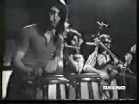 Questa è un'immagine del 1972 estrapolata dal video della nostra partecipazione alla trasmissione televisiva "Amico flauto" di Renzo Arbore su RAI UNO